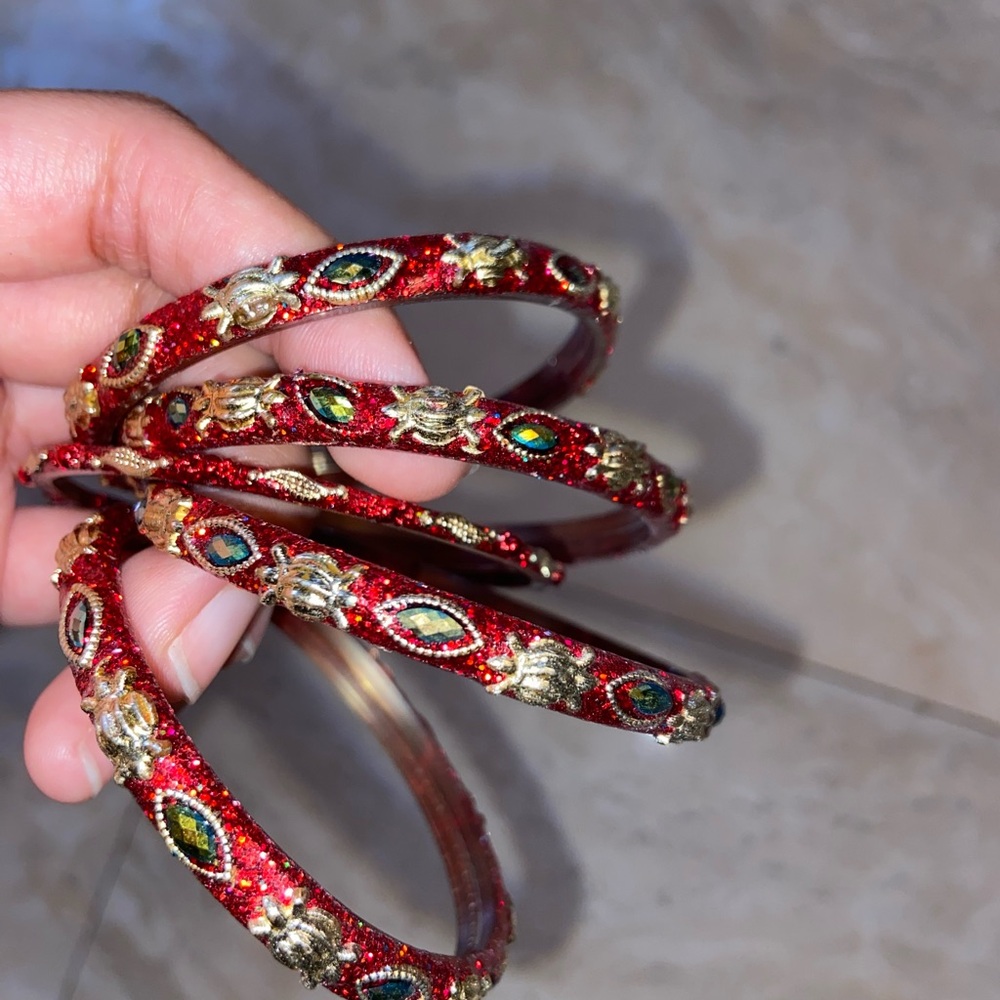 Elegant Red and Gold Glass Bangles - Picture 3 of 4